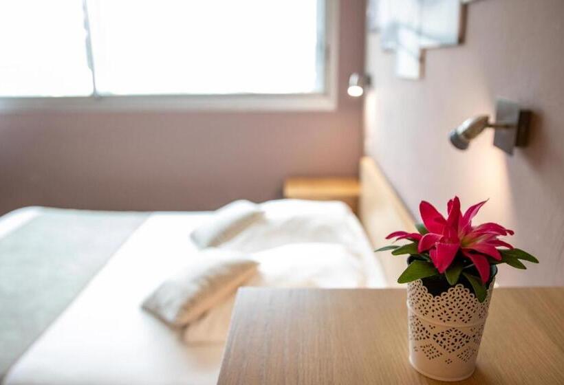 Номер Стандарт, Hôtel Les Flots Bleus