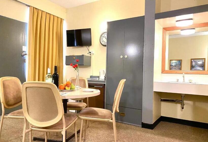 패밀리 룸, Gateway Motor Inn