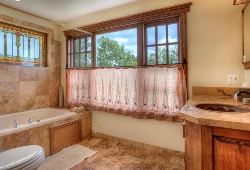 Suite with lake view, Blue Lake Ranch