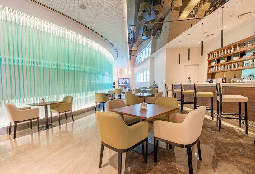 Номер Клуб, Grand Millennium Al Wahda Hotel And Executive Apartments Abu Dhabi