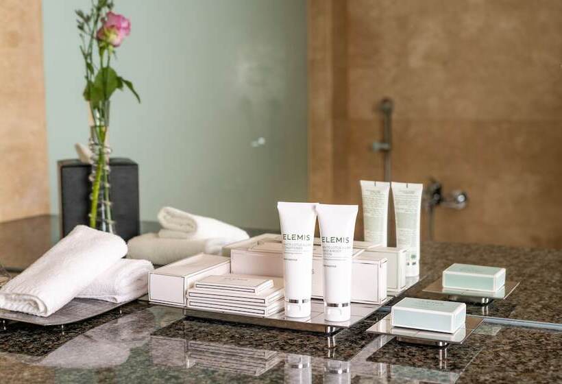 اتاق کلاب, Grand Millennium Al Wahda Hotel And Executive Apartments Abu Dhabi