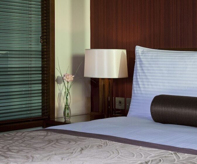Camera Club, Grand Millennium Al Wahda Hotel And Executive Apartments Abu Dhabi