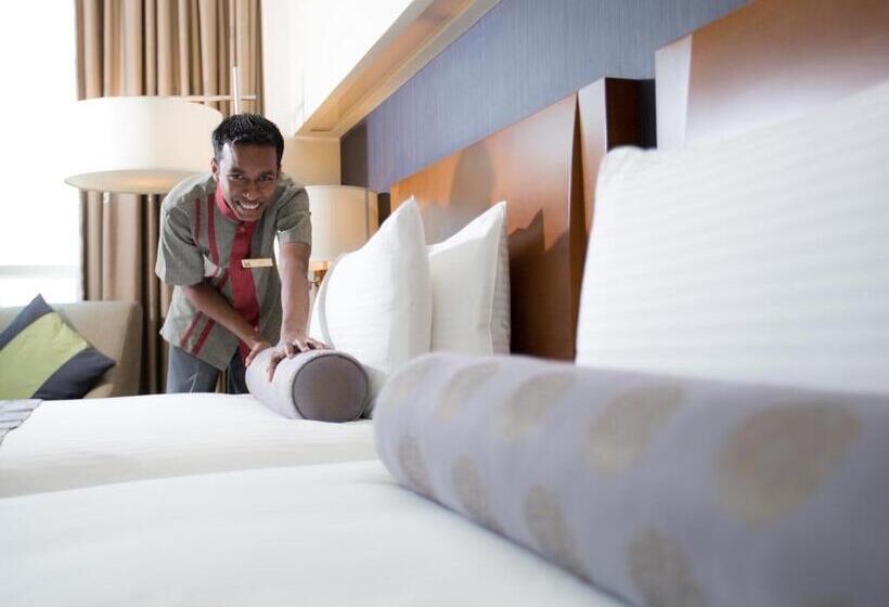 Номер Deluxe Кровать Кинг, Grand Millennium Al Wahda Hotel And Executive Apartments Abu Dhabi