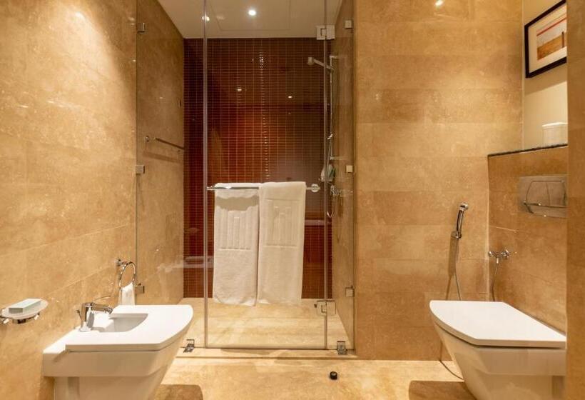 Номер Клуб Кровать Кинг, Grand Millennium Al Wahda Hotel And Executive Apartments Abu Dhabi