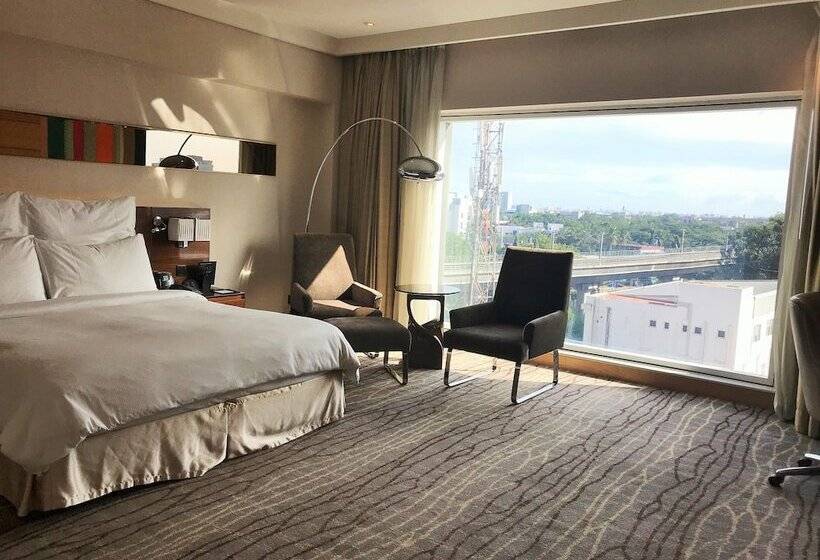 스탠다드 룸 킹사이즈 침대, Hilton Chennai