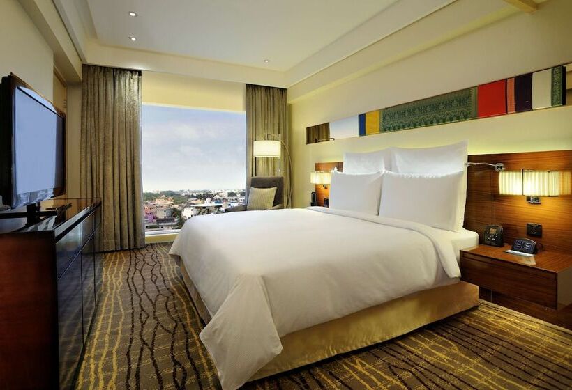 이그제큐티브 스위트 킹침대, Hilton Chennai