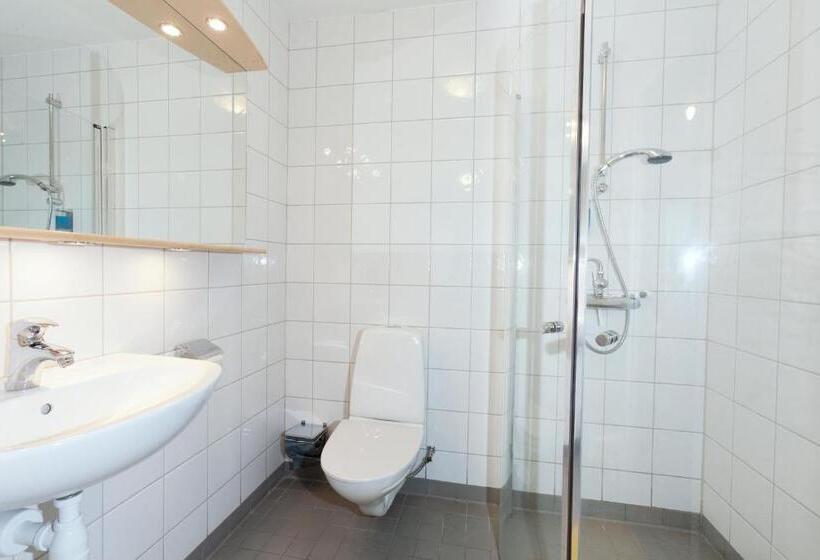 غرفة قياسية فردية, L Kvarntorget