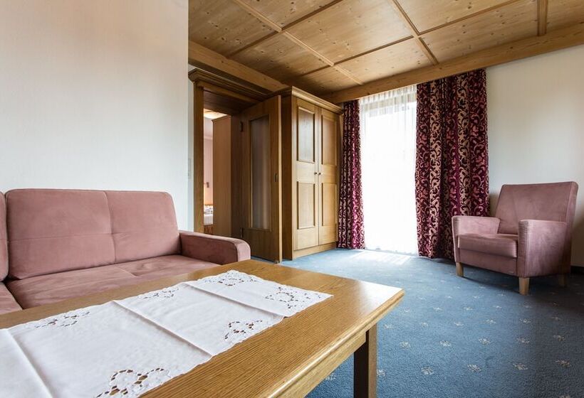 Family Suite, Solstein