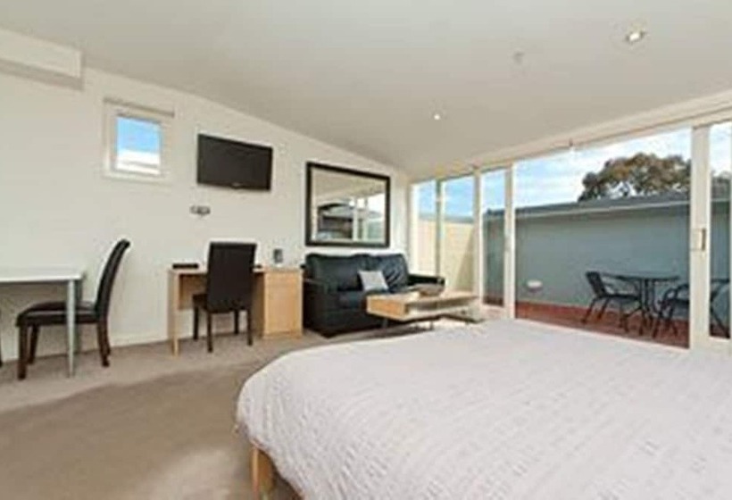 스탠다드 스튜디오, Sixty Two On Grey Serviced Apartments