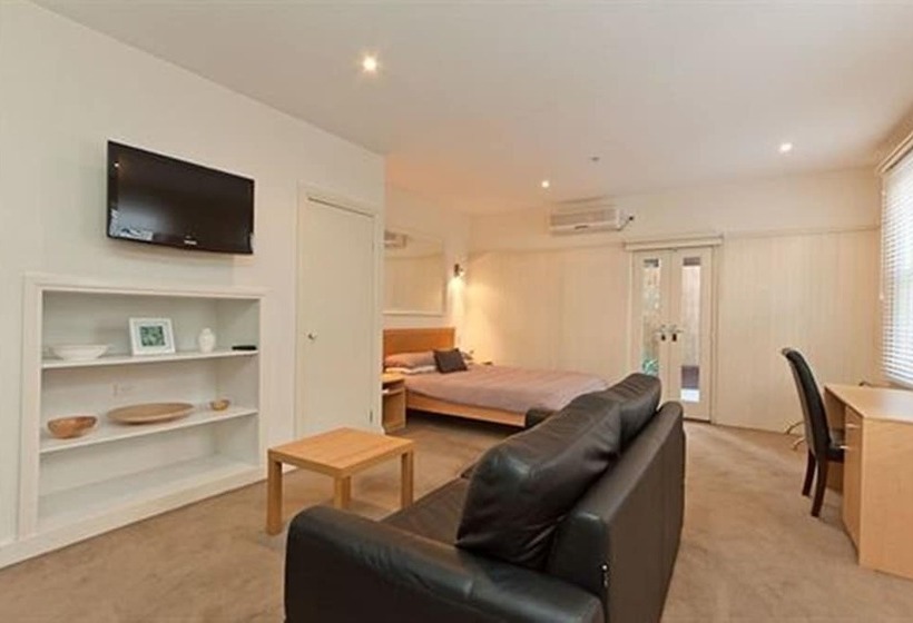 스탠다드 스튜디오, Sixty Two On Grey Serviced Apartments