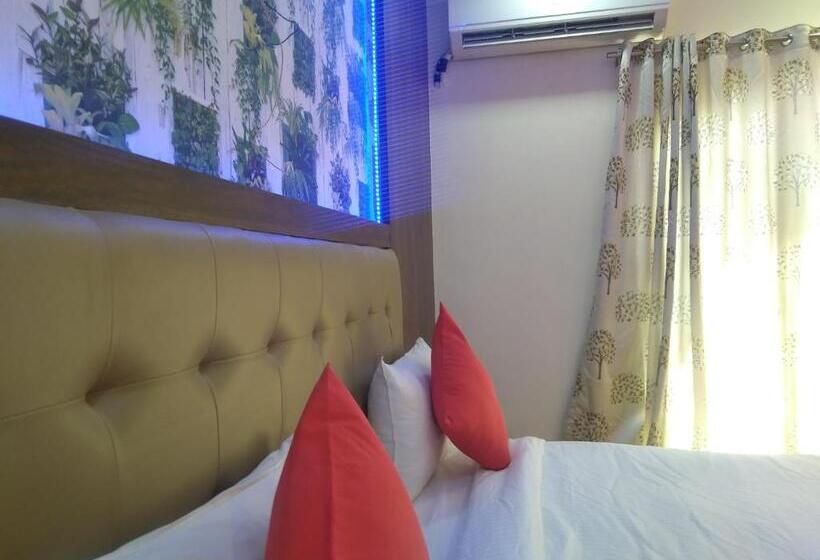 Номер Deluxe, Rest Inn Pune
