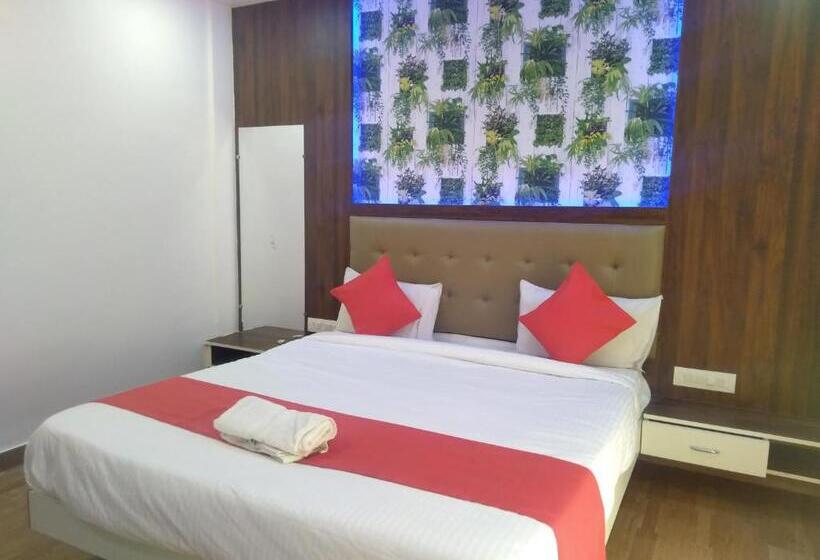 Номер Deluxe, Rest Inn Pune