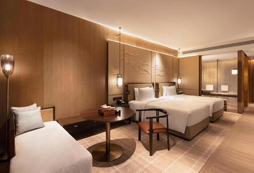 Номер Премиум Вид на Город, Hualuxe Hotels And Resorts Qingdao Licang, An Ihg