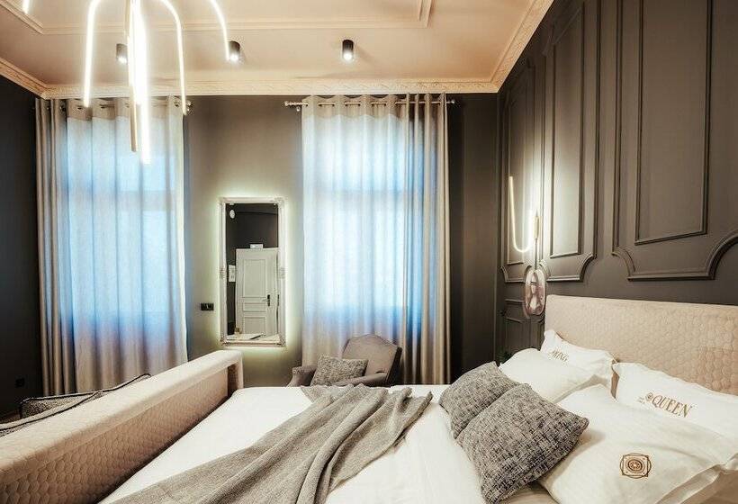 Suite Queen Bed, Espero Royal Stay