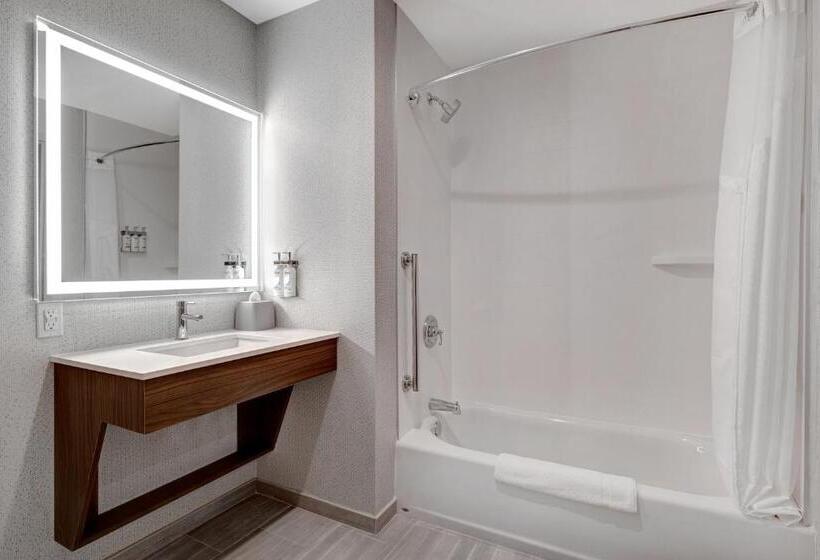 Номер Стандарт, Holiday Inn Express & Suites   Glendale Downtown