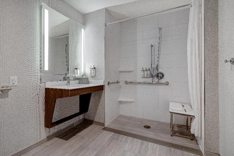 Люкс Адаптированный для Инвалидов, Holiday Inn Express & Suites   Glendale Downtown