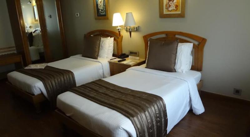 Люкс Кровать Кинг, Holiday Inn Express & Suites   Glendale Downtown