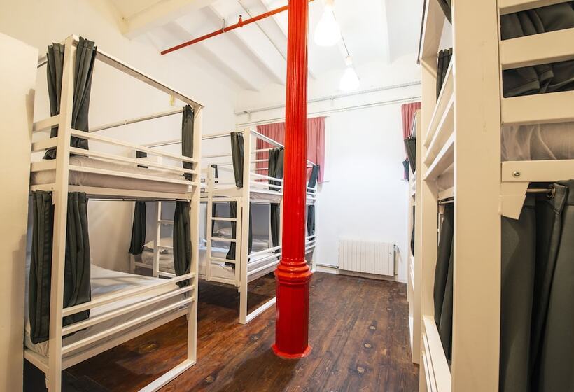 Bed in Shared Room with Shared Bathroom, Safestay Barcelona Gothic