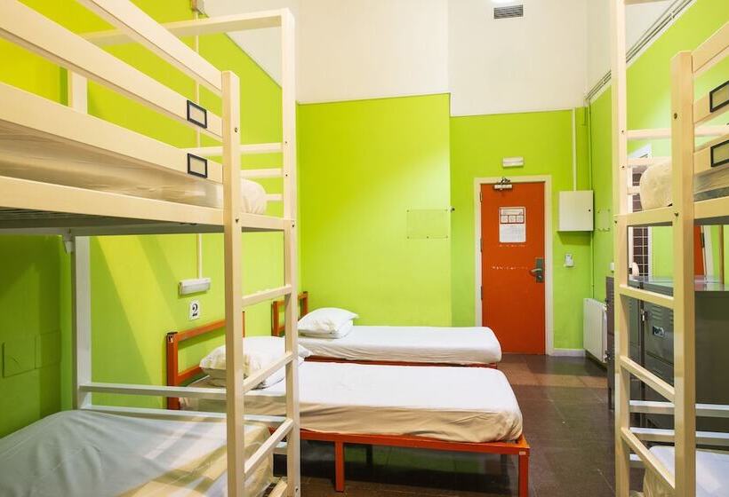 Bed in Shared Room with Shared Bathroom, Safestay Barcelona Gothic