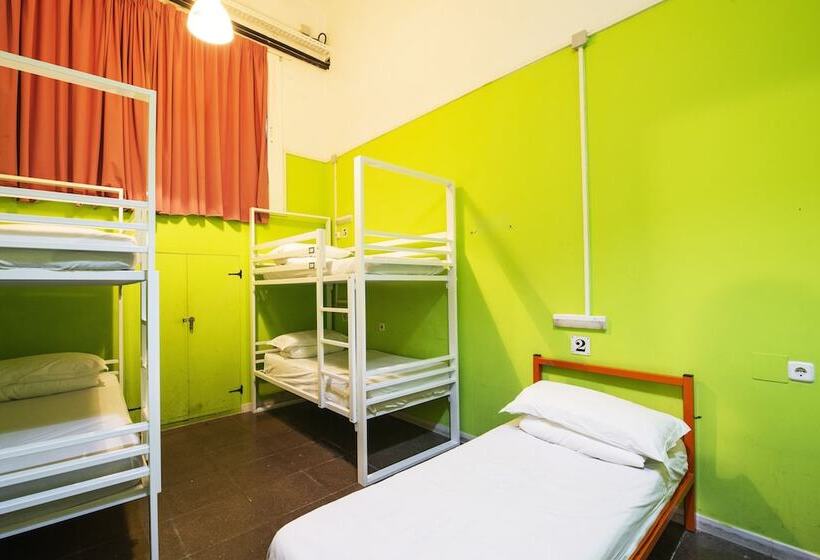 Bed in Shared Room with Shared Bathroom, Safestay Barcelona Gothic