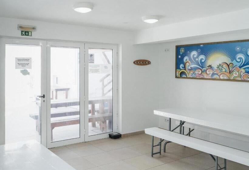 Family Room, Peniche Surfcamp Hostel