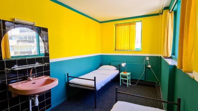 Номер Economy, The Flying Pig Beach Hostel