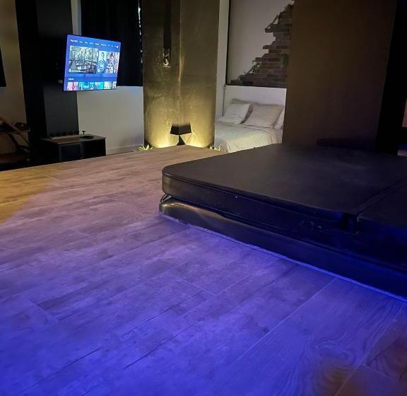سوییت لوکس, La Suite Grenoble Spa Jacuzzi Et Sauna Privatif