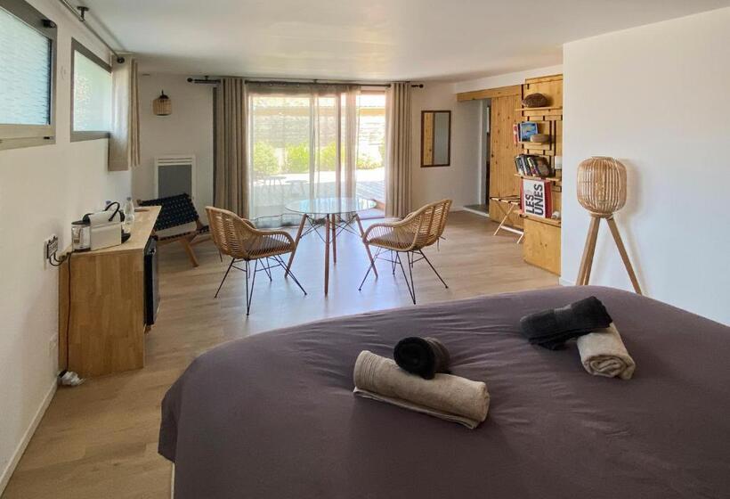اتاق لوکس با تخت بزرگ, La Villa Hossegor