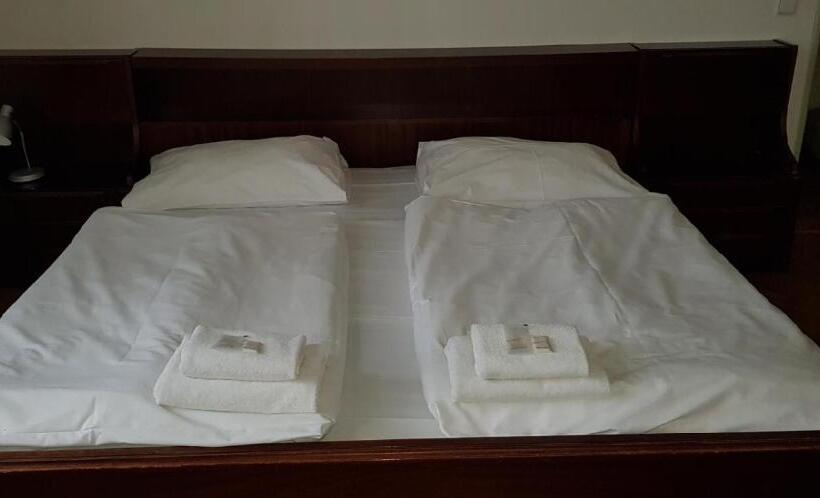 经济房, The Z Accommodation
