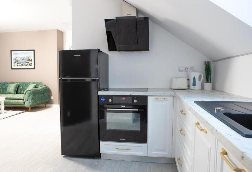 1 Bedroom Penthouse Apartment, City Rooms