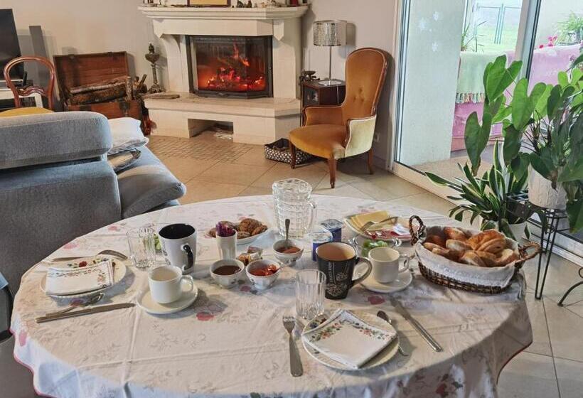 Номер Стандарт, Les Hauts De Grazac, Chambres Et Tables D Hôtes
