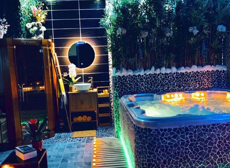 Номер Стандарт Трехместный, Jungle Vibes   Jacuzzi   Sauna