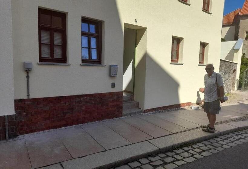 标准三人间, Kunstgasse 4+5