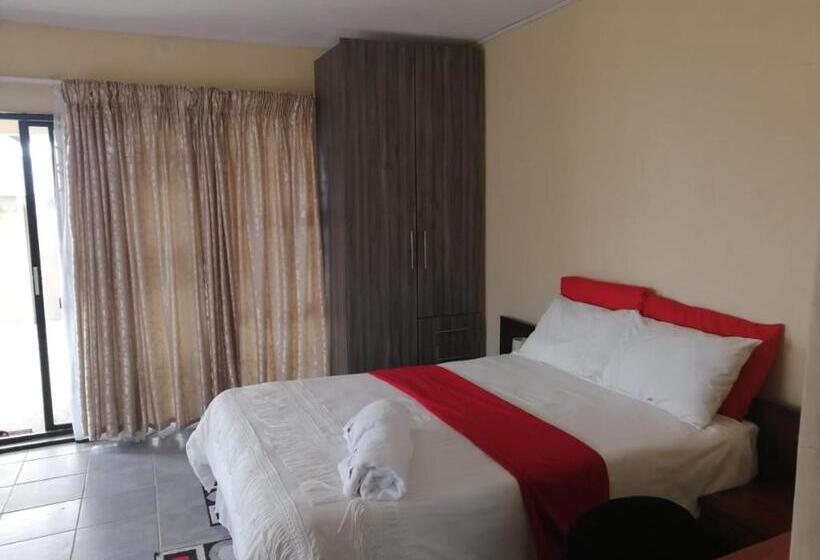 Номер Стандарт, Hlophe S Place