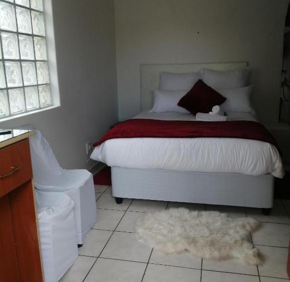 标准间, Lytton Cresent B&b