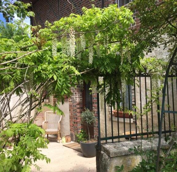 Семейный Номер Вид на Сад, Il était Une Fois Un Jardin