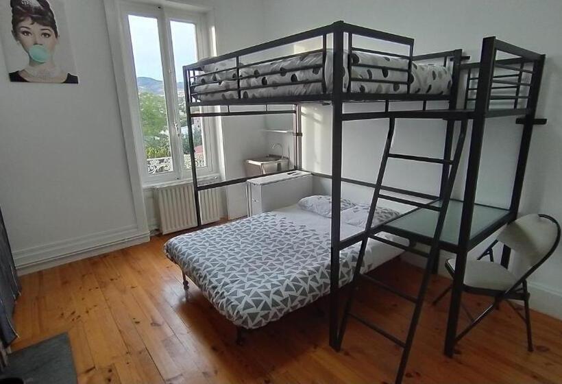 Четырехместный Номер Economy, La Batisse De Saint Chamond