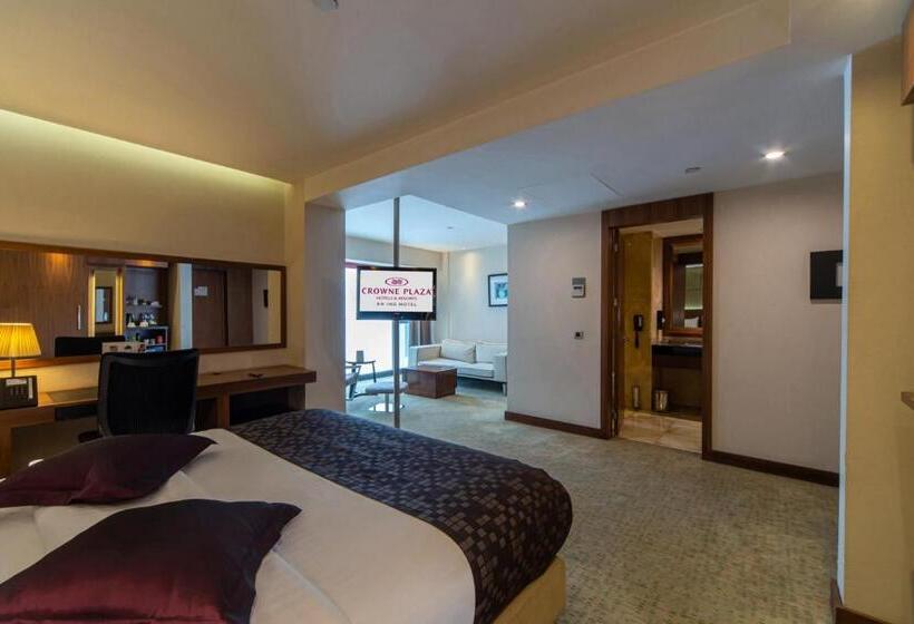 带大床的小型套房, Crowne Plaza Istanbul Harbiye, An Ihg