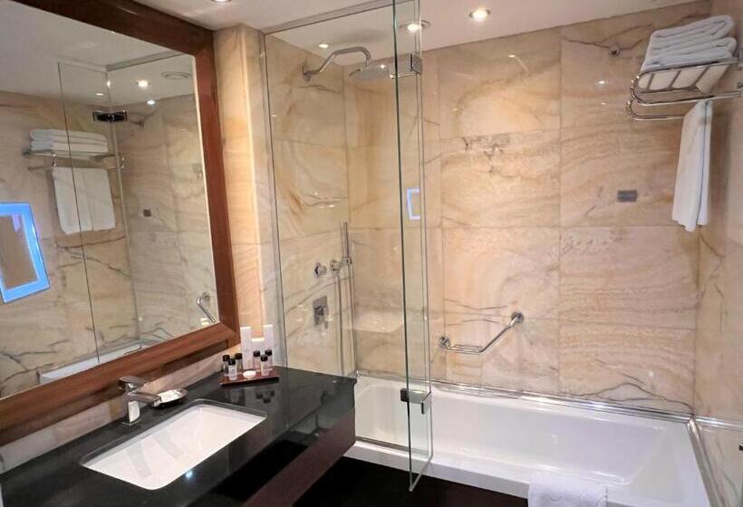 带大床的标准间, Crowne Plaza Istanbul Harbiye, An Ihg