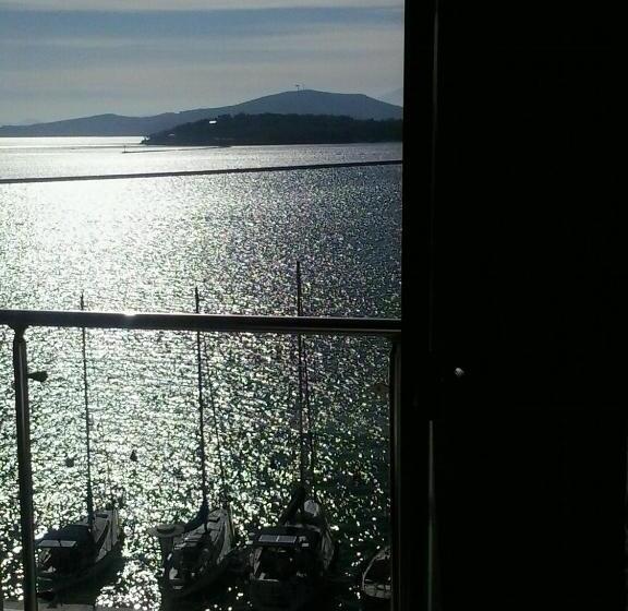 Люкс Вид на Море, Kipseli
