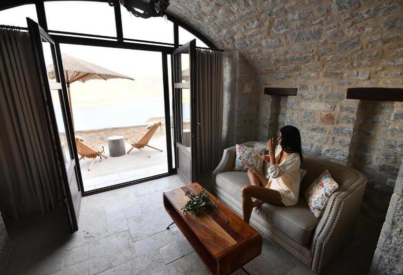 Полулюкс, Petra & Fos Boutique Hotel & Spa