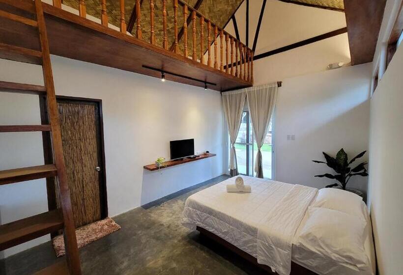 اتاق لوکس خانوادگی, Ikani Surf Resort