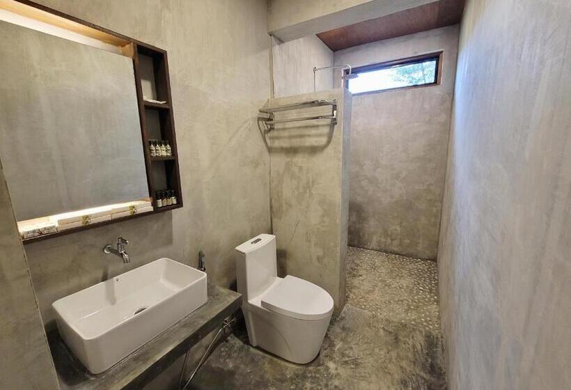 سوییت اجرایی, Ikani Surf Resort