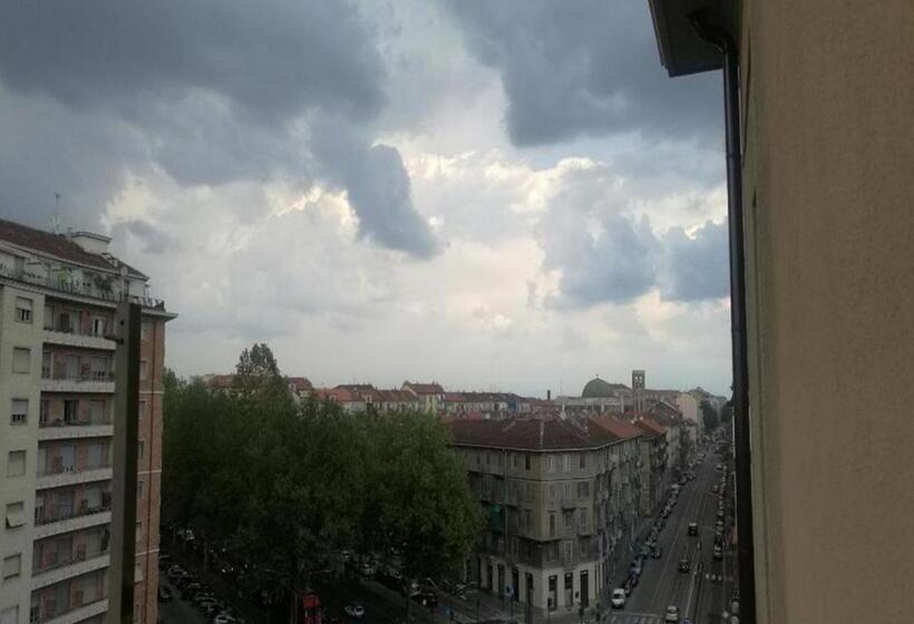 غرفة قياسية حمام مشترك, Aquarium Room Fish And Gastropods