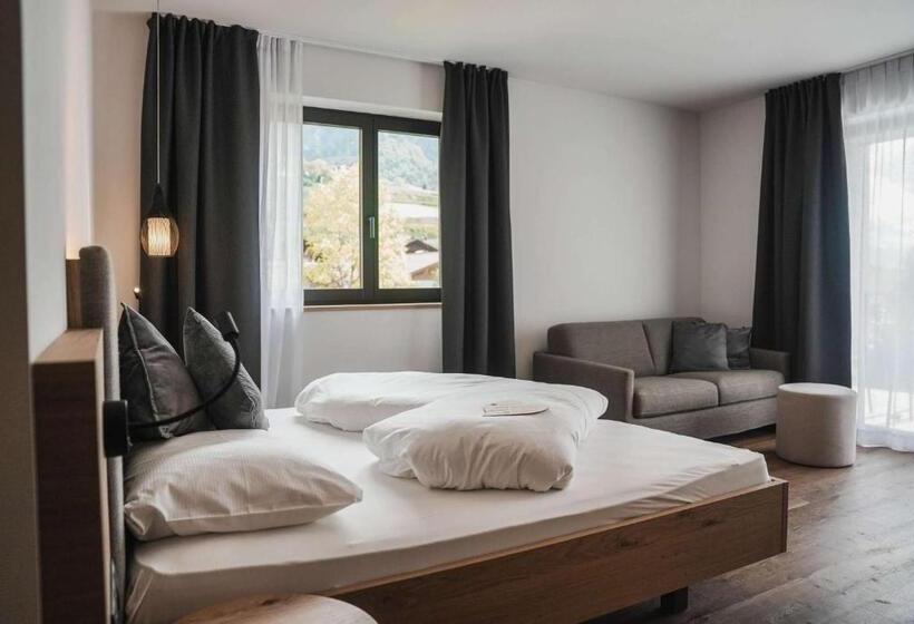 Люкс с Балконом, Guesthouse Karnatsch