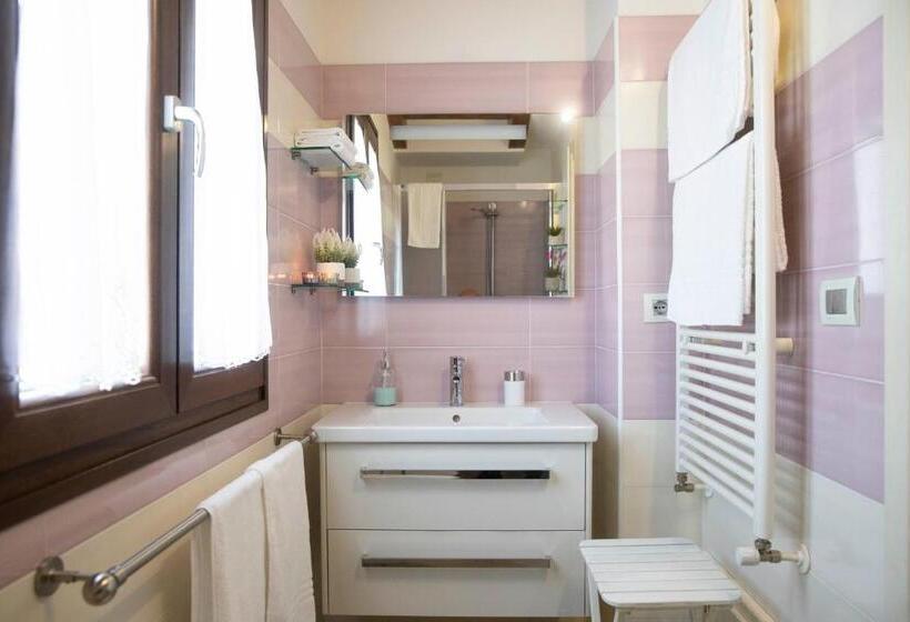 اتاق لوکس با بالکن, Irilor Luxury B&b