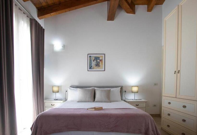 اتاق لوکس با بالکن, Irilor Luxury B&b