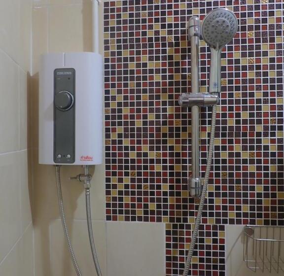 Семейный Номер, Naisang Hostel