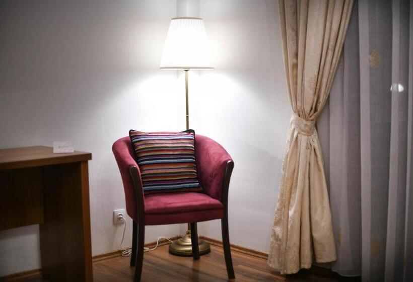 استودیوی استاندارد, Cabrio Apart