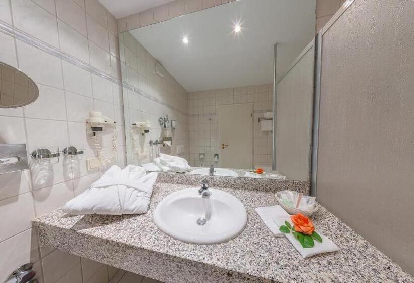 Номер Стандарт Трехместный, Romantik Hotel Schwanefeld & Spa